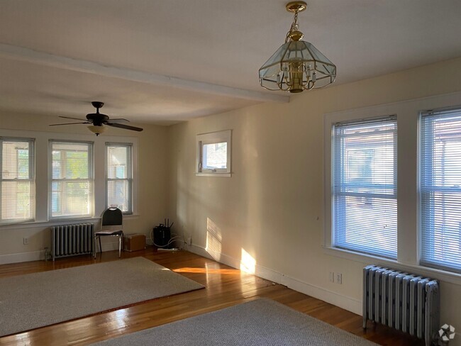 Building Photo - 76 Endicott Ave
