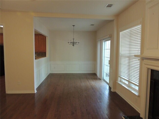 Building Photo - 2030 Fosco Dr NW