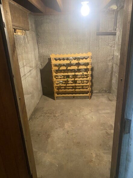 Building Photo - 1353 E Rich St