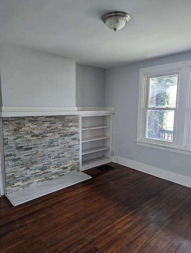 Building Photo - Available 8/7/26 – Charming 3 Bedroom Home in Brookline | $1,650/Month
