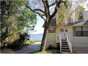 Building Photo - Waterfront townhome