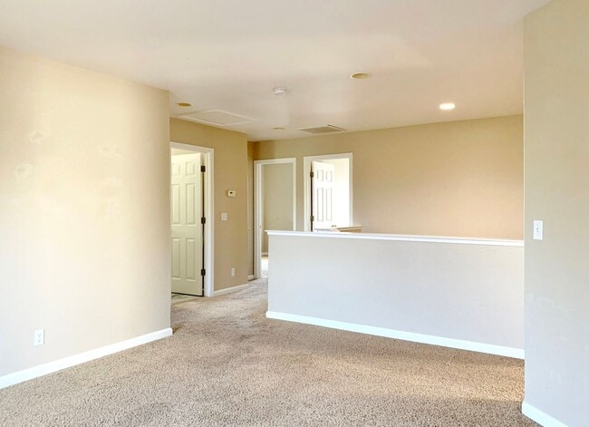 Building Photo - 4 Bedroom Home in Hollister