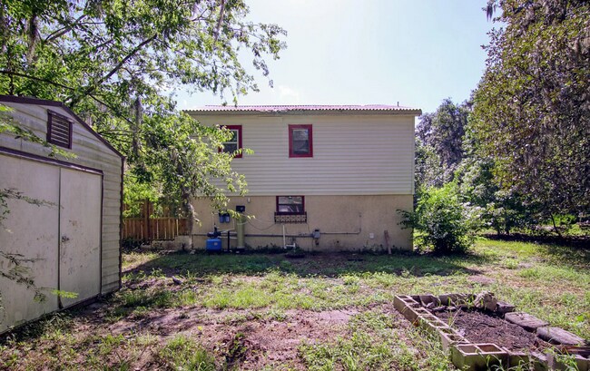 Building Photo - 9924 Sunset Dr