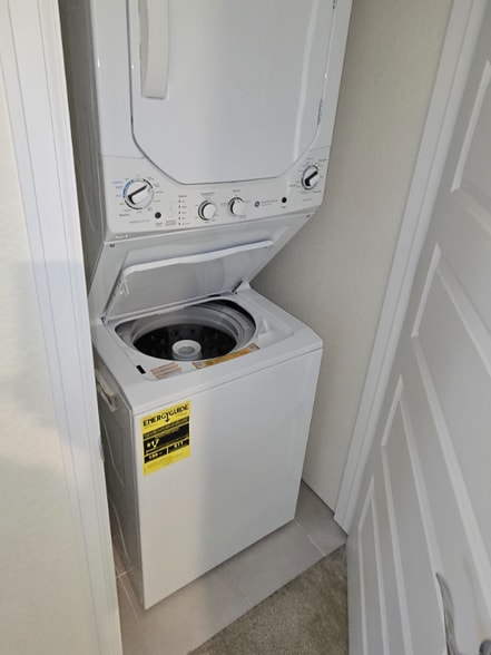 Building Photo - 1551 Spring Water Pt