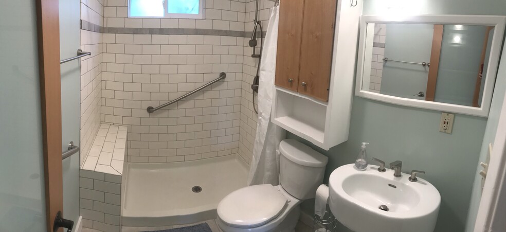 Bathroom - Pano - 3031 Fulton St