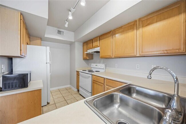 Building Photo - 1195 Villagio Cir