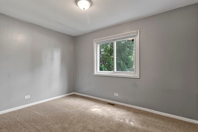 Building Photo - 5838 Woodgate Dr