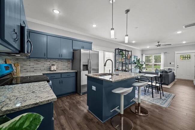 Building Photo - 510 Watauga Ave