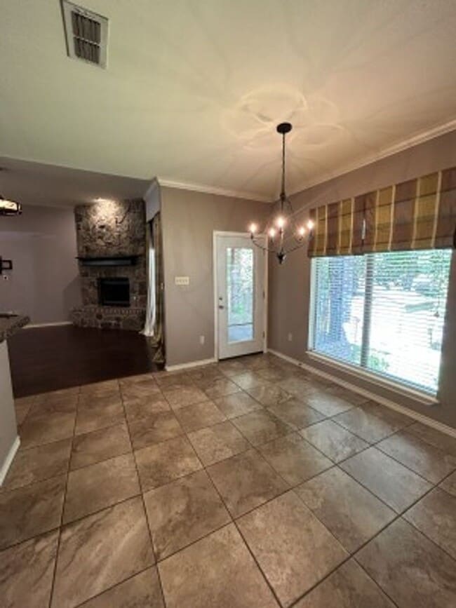Building Photo - 617 Huntwick Ln