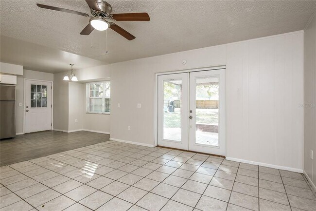 Building Photo - 104 Lighter Log Ln