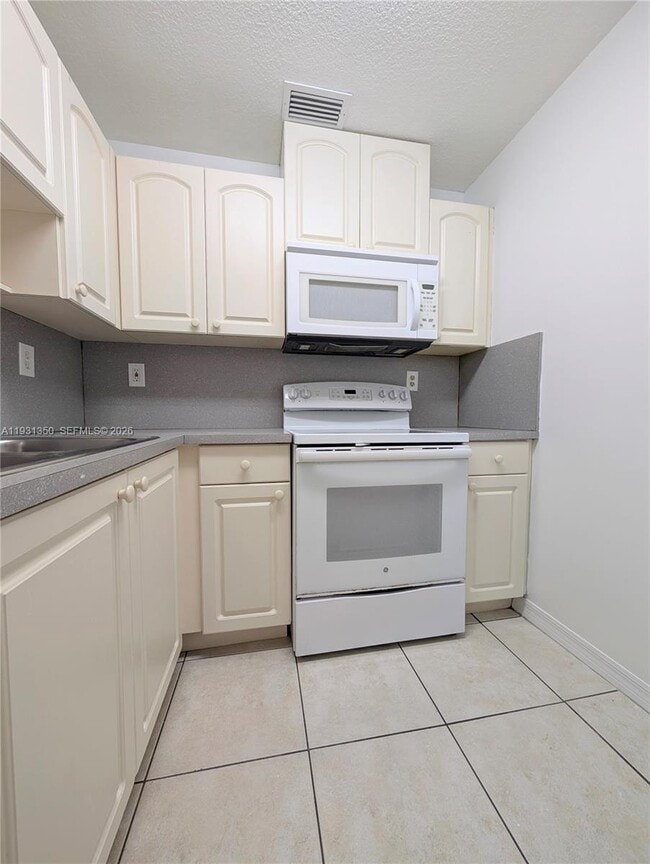 Building Photo - 3201 W Flagler St