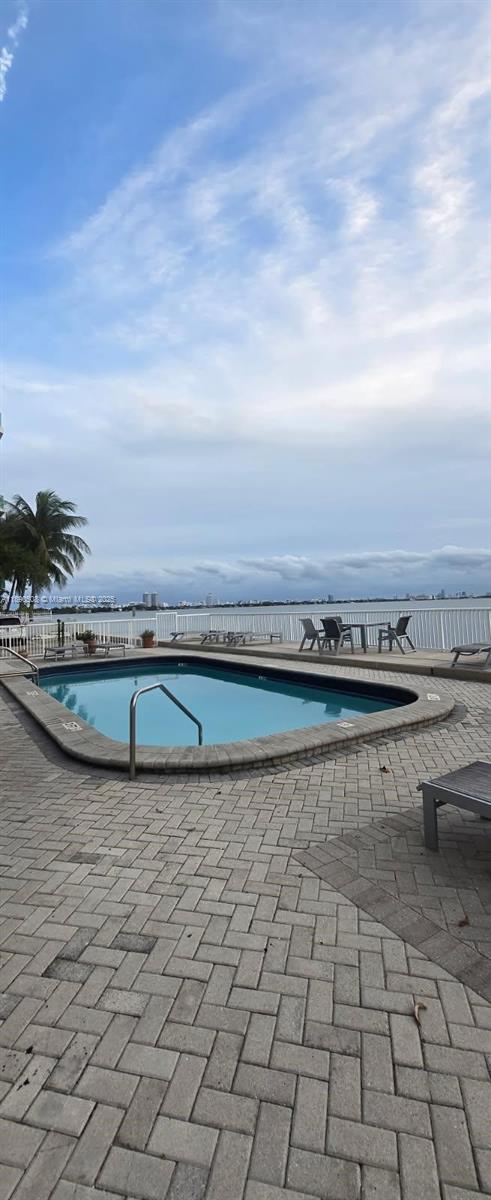 Primary Photo - 2016 Bay Dr