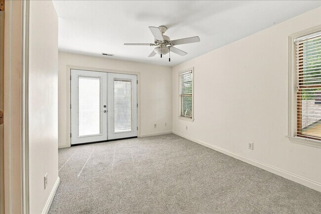 Building Photo - 470-472 S Pine St