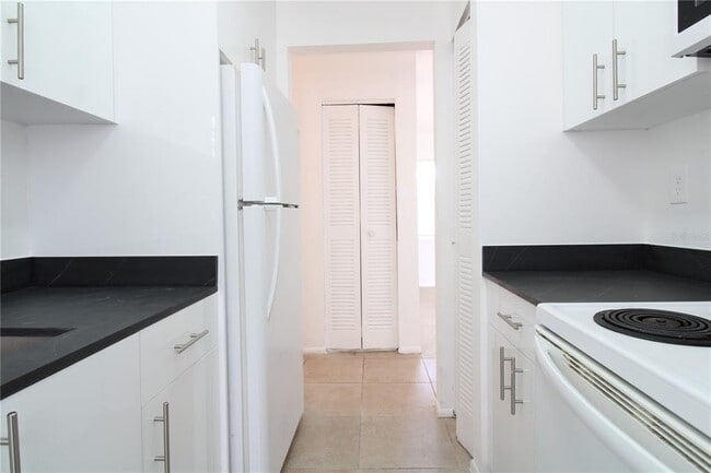 Building Photo - 1926 Honour Rd