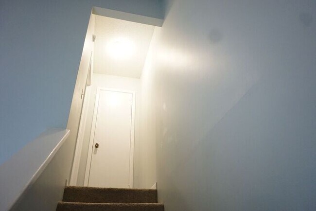 Building Photo - 2 Bedroom 2 Bathroom End Unit Townhome Close to NAS. No additional fees