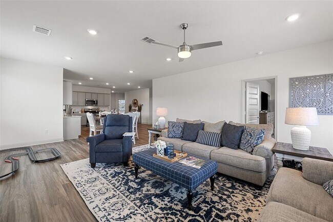 Building Photo - 16401 Coratina Dr
