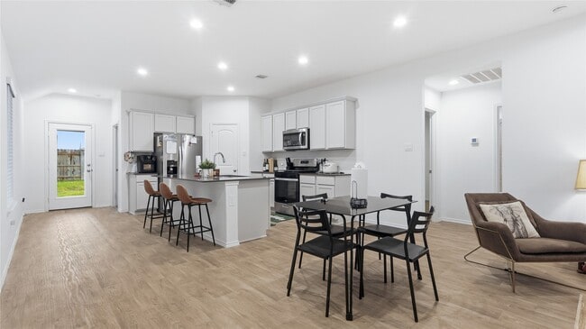 Building Photo - 22243 Florence Spgs Dr