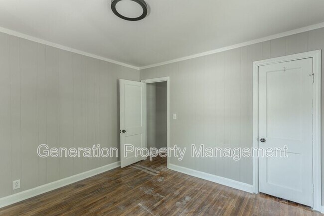 Building Photo - 5501 Rosemont Dr