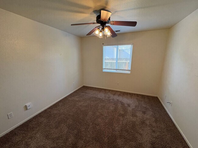 Building Photo - Lovely home available in Shannon Ranch area!