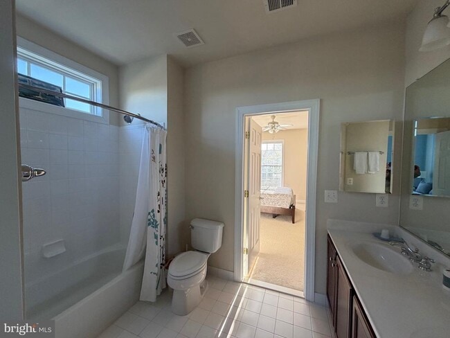 Building Photo - 2450 Transom Pl