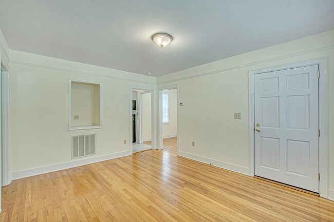 Building Photo - 37 Lyttleton Ave