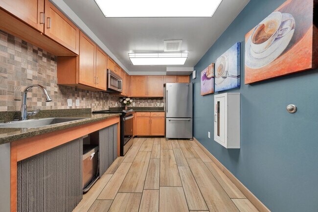 Building Photo - 355 Berry St