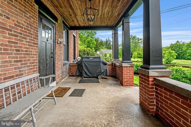 Building Photo - 2406 Upper Ridge Rd