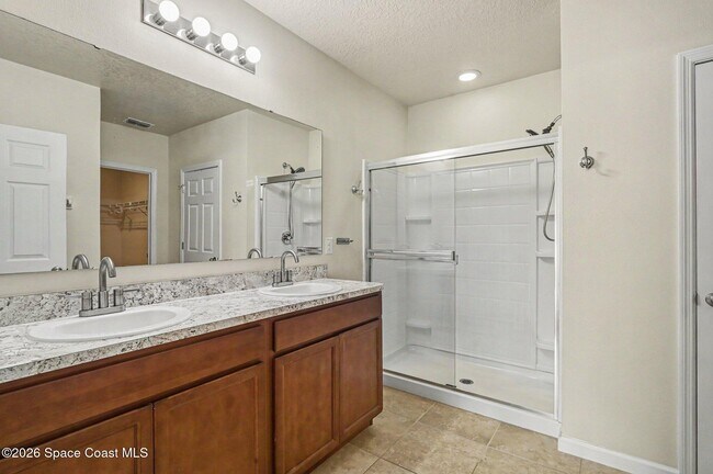 Building Photo - 2650 Falcon Ln