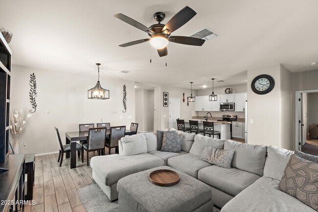 Building Photo - 242 Pacific Dr