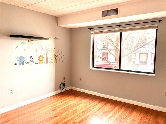 Building Photo - 8 Nahant Pl