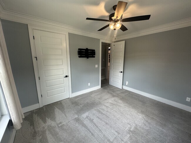 Building Photo - 253 Shawcroft Rd