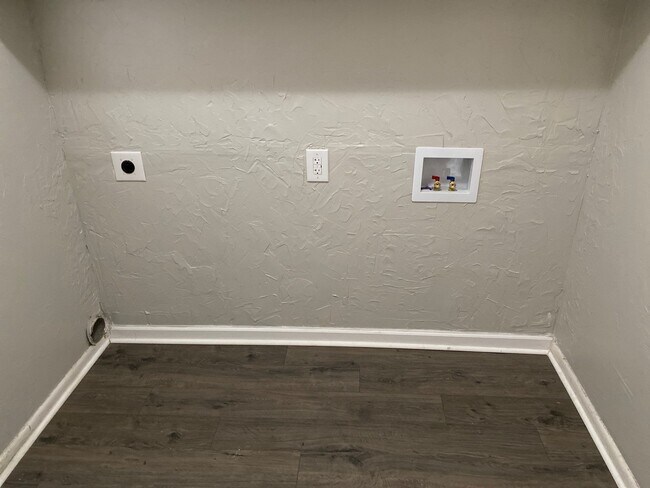 Building Photo - 135 Ayers Dr