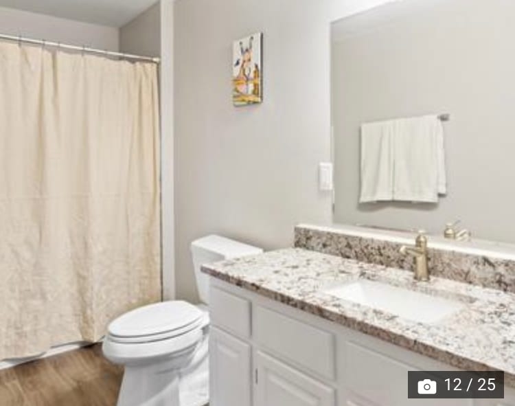 Bathroom #1 - 4887 Easy St