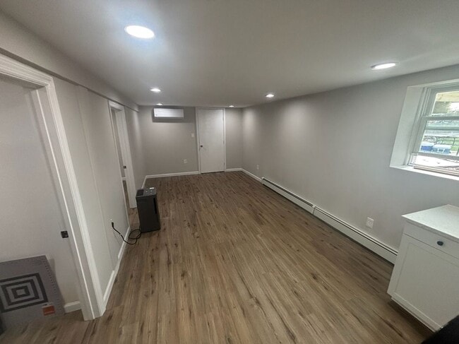 Building Photo - 1159 Joselson Ave