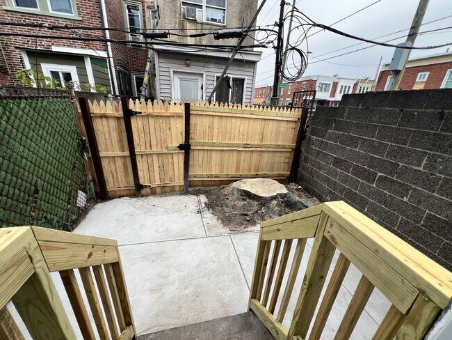 Building Photo - 1502 S Etting St