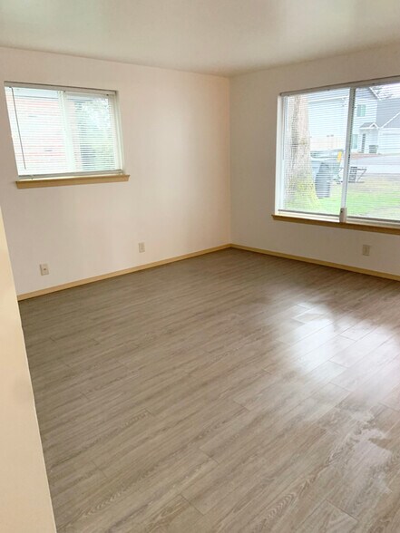 Building Photo - 9222 Kenwood Dr SW