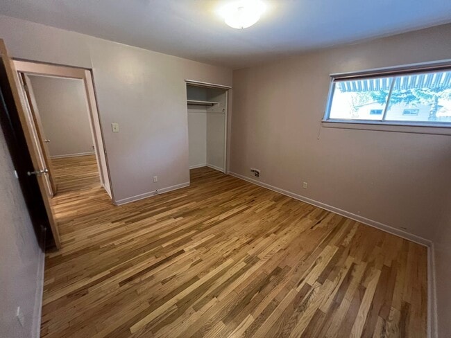 Building Photo - 3 Bed 2 Bath House with Attached 2 Car Garage & Trailer Parking