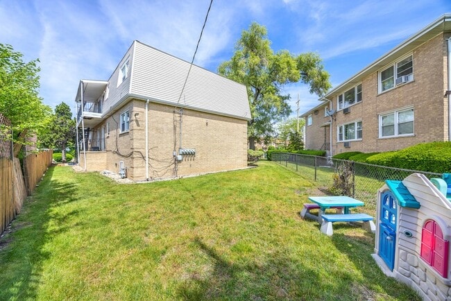 Building Photo - 4601 Vernon Ave