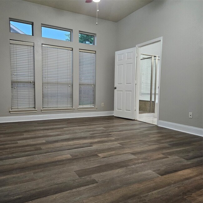 Building Photo - 13043 Sweetgum Shores Dr