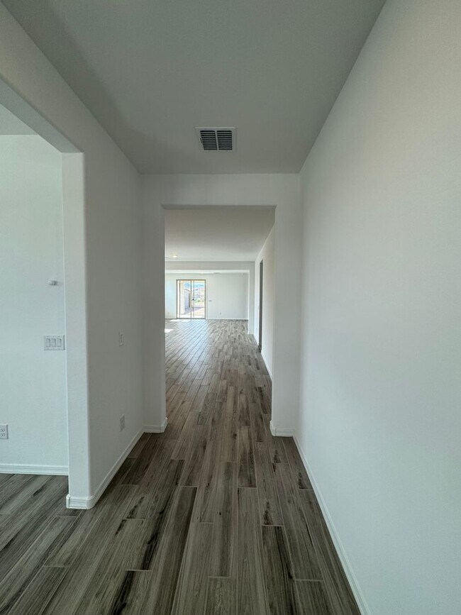 Building Photo - BRAND NEW HOME IN SENTERO CROSSING