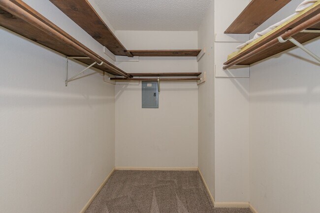 Building Photo - 6638 Lexington Dr