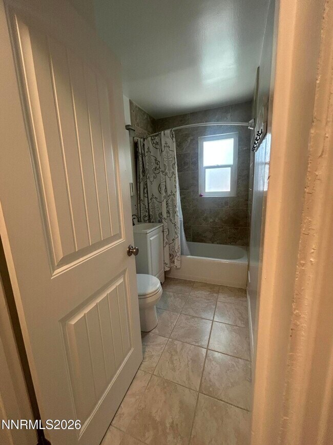 Building Photo - 1250 Charles Dr