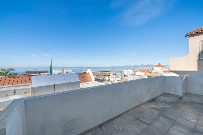 Building Photo - Warm & Inviting Manhattan Beach Rental Home!