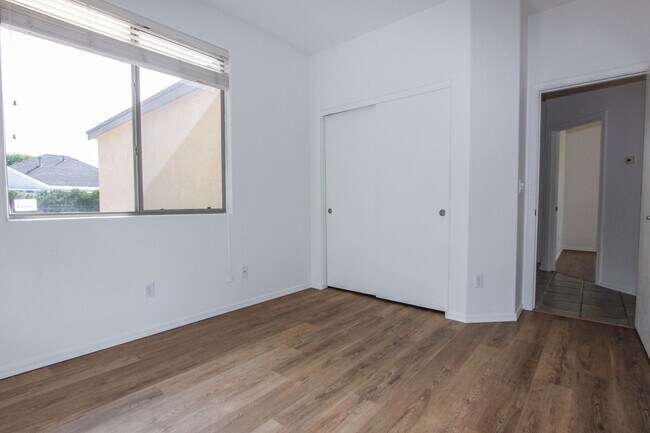 Building Photo - 3 Bedroom in Stoneridge