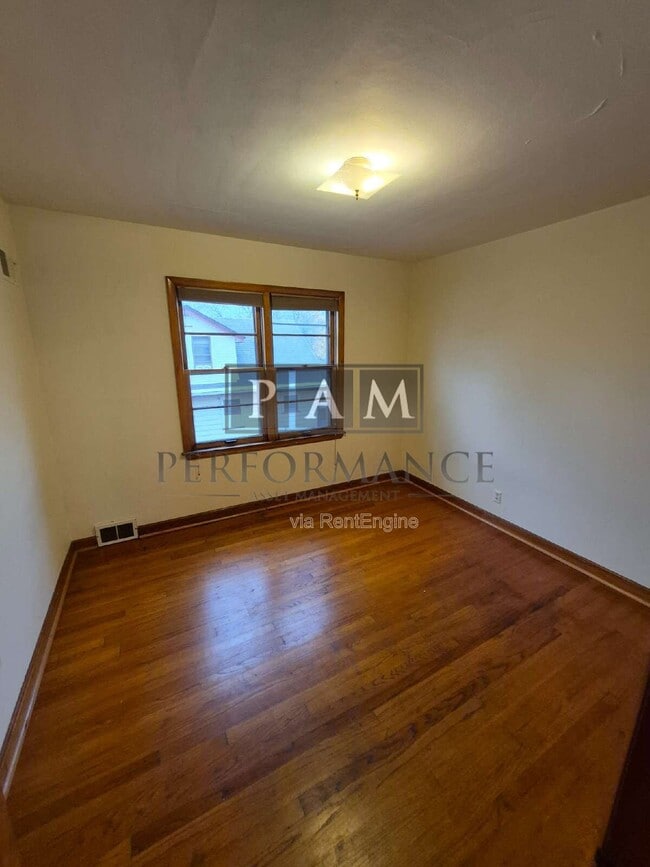 Building Photo - 328 N 68th St