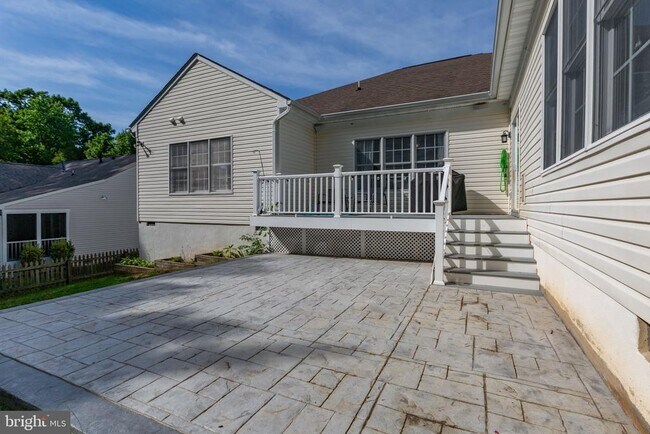 Building Photo - 4210 Stonehaven Way