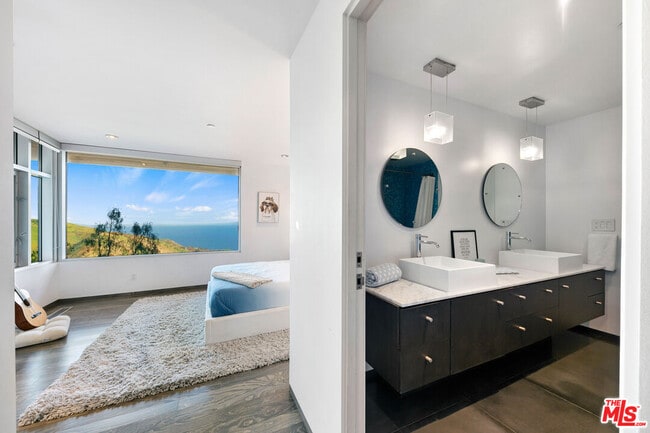 Building Photo - 21766 Azurelee Dr