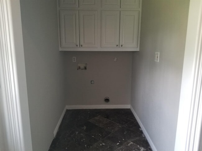Building Photo - 4801 Harper Dr