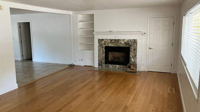 Building Photo - Long term rental with garage and large bac...
