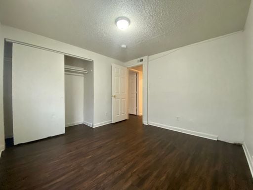 Building Photo - 2 Bedroom 1 Bath Near Firestone Available NOW!